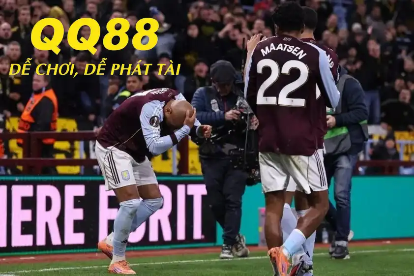 Malen đã bị các CĐV tấn công. Ảnh: The Mirror