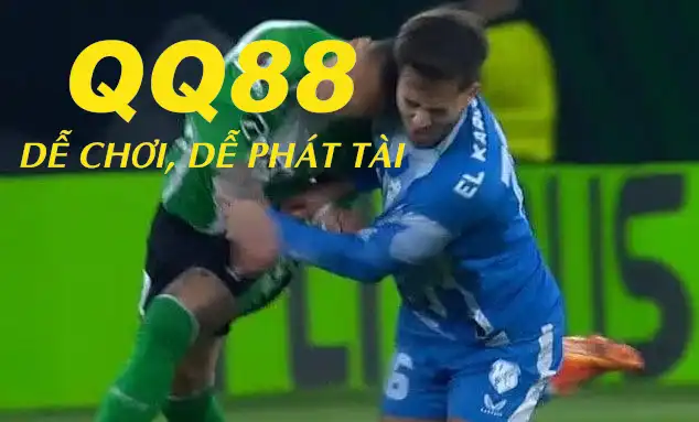 Antony húc đầu vào đối thủ trong chiến thắng của Real Betis trước Utrecht