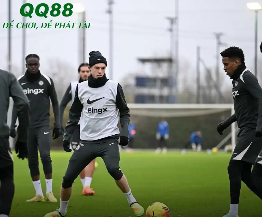 Cole Palmer trở lại tập luyện, chuẩn bị cho trận gặp Leeds (Ảnh: Matchday Central).